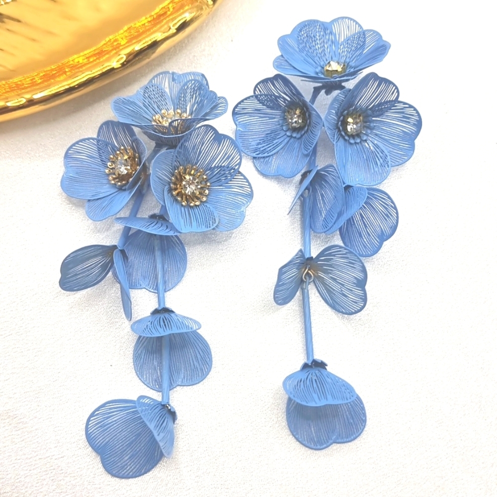 New! ZARA cascading flowers cornflower Blue earrings (1035) NWOT